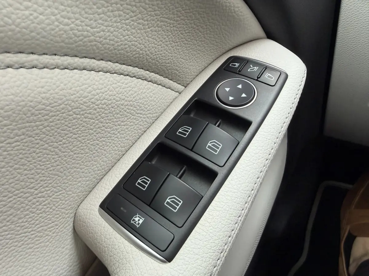 180 Ambition / Automaat / Sensoren V+A / Stoelverwarming /