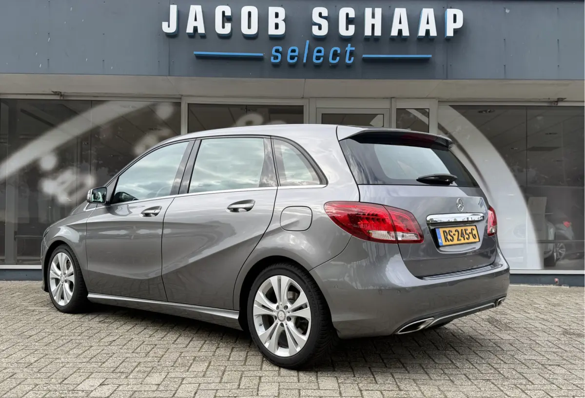 180 Ambition / Automaat / Sensoren V+A / Stoelverwarming /