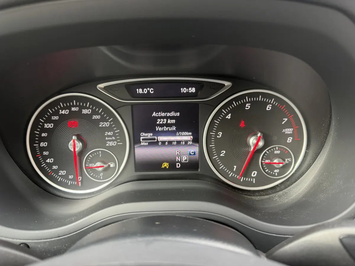 180 Ambition / Automaat / Sensoren V+A / Stoelverwarming /