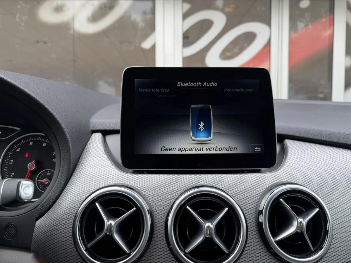 180 Ambition / Automaat / Sensoren V+A / Stoelverwarming /