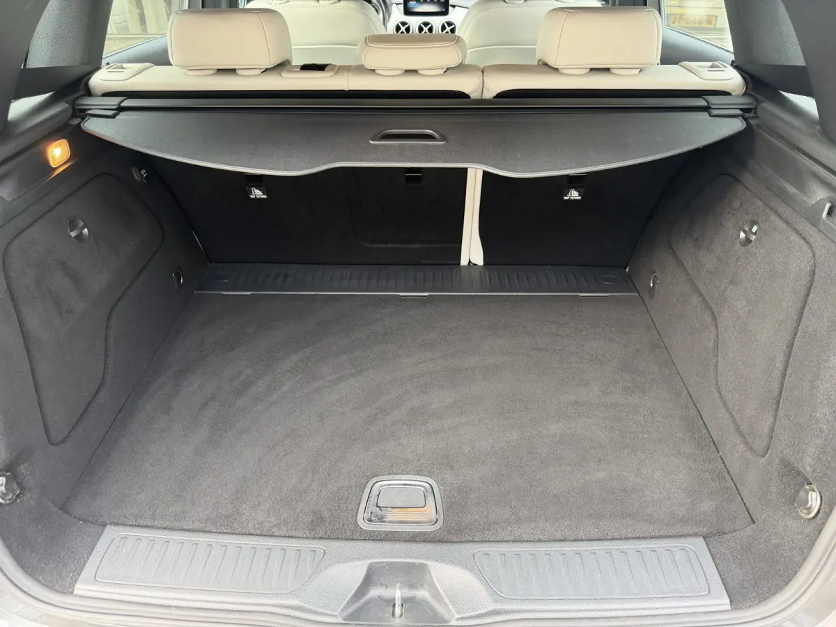 180 Ambition / Automaat / Sensoren V+A / Stoelverwarming /