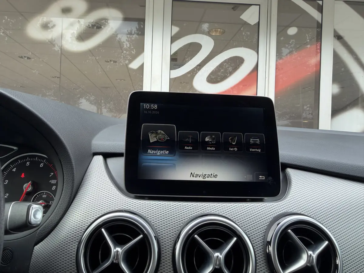180 Ambition / Automaat / Sensoren V+A / Stoelverwarming /