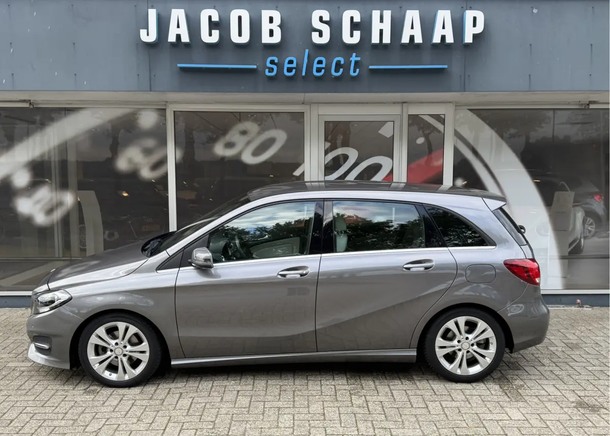 180 Ambition / Automaat / Sensoren V+A / Stoelverwarming /