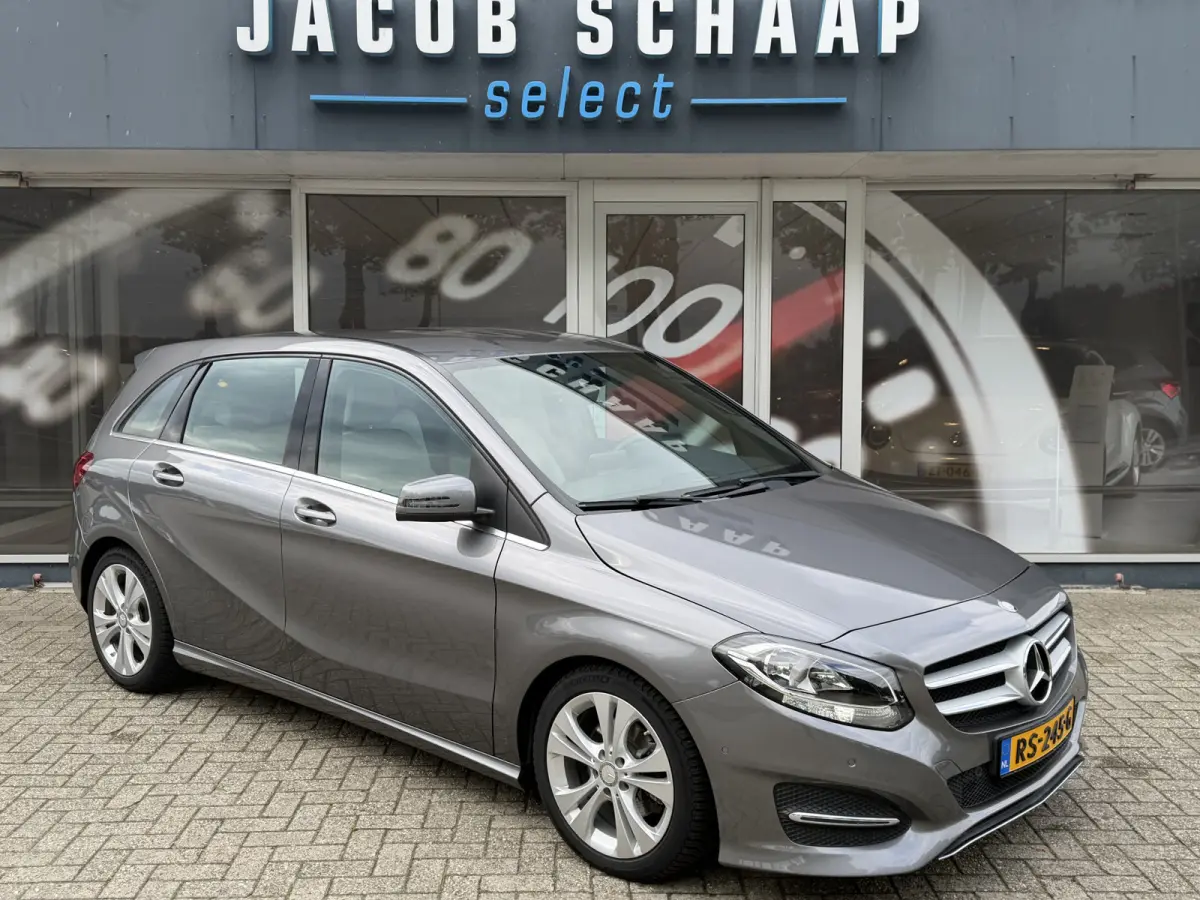 180 Ambition / Automaat / Sensoren V+A / Stoelverwarming /
