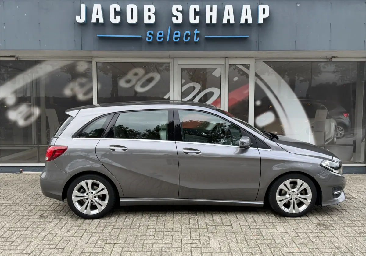 180 Ambition / Automaat / Sensoren V+A / Stoelverwarming /