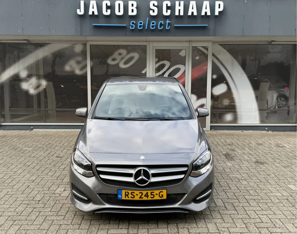 180 Ambition / Automaat / Sensoren V+A / Stoelverwarming /