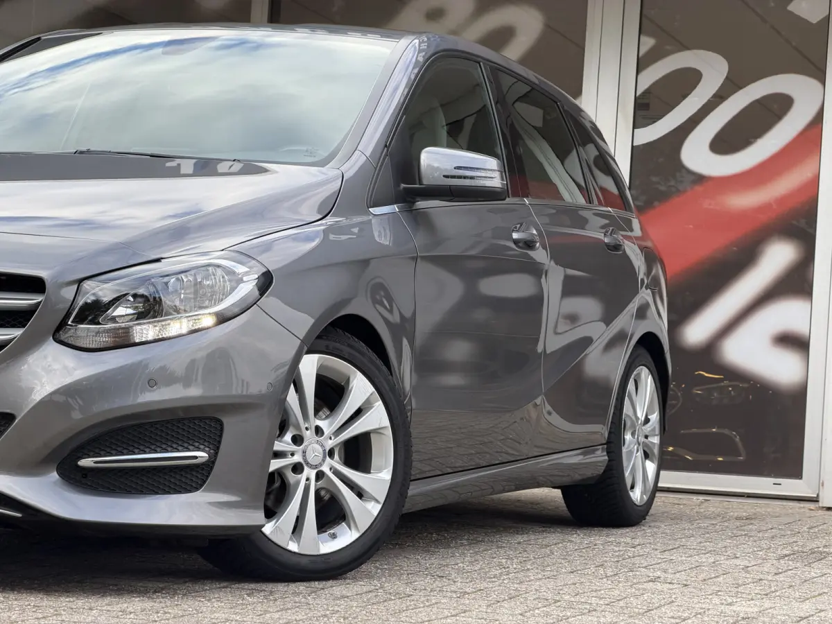180 Ambition / Automaat / Sensoren V+A / Stoelverwarming /