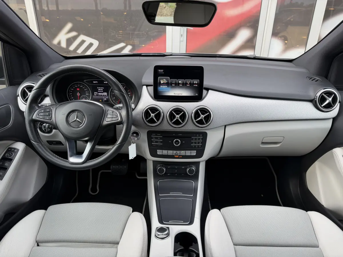 180 Ambition / Automaat / Sensoren V+A / Stoelverwarming /