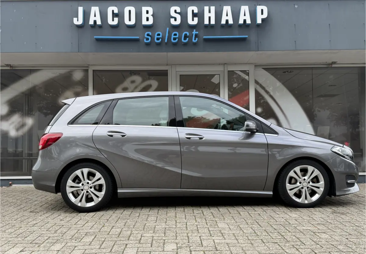 180 Ambition / Automaat / Sensoren V+A / Stoelverwarming /