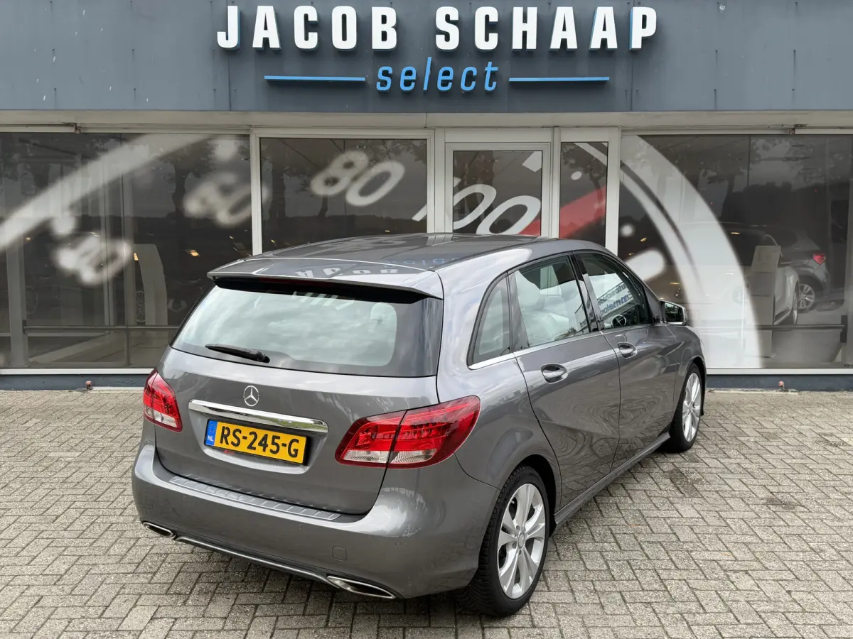 180 Ambition / Automaat / Sensoren V+A / Stoelverwarming /