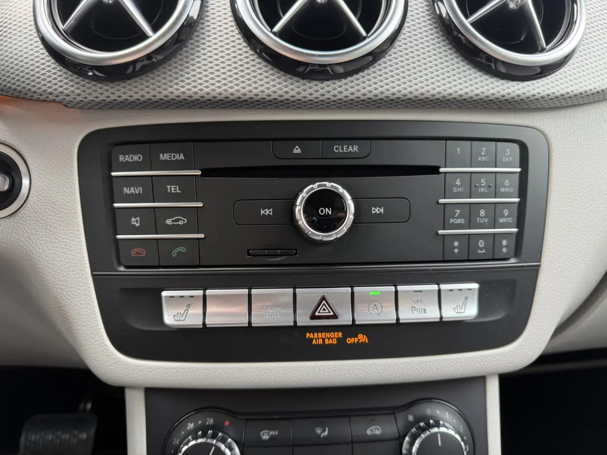 180 Ambition / Automaat / Sensoren V+A / Stoelverwarming /