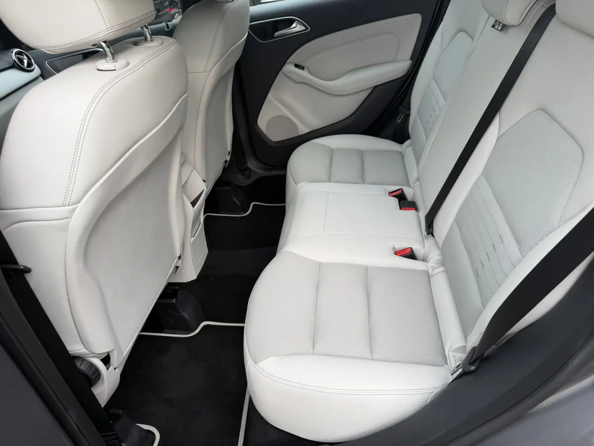 180 Ambition / Automaat / Sensoren V+A / Stoelverwarming /