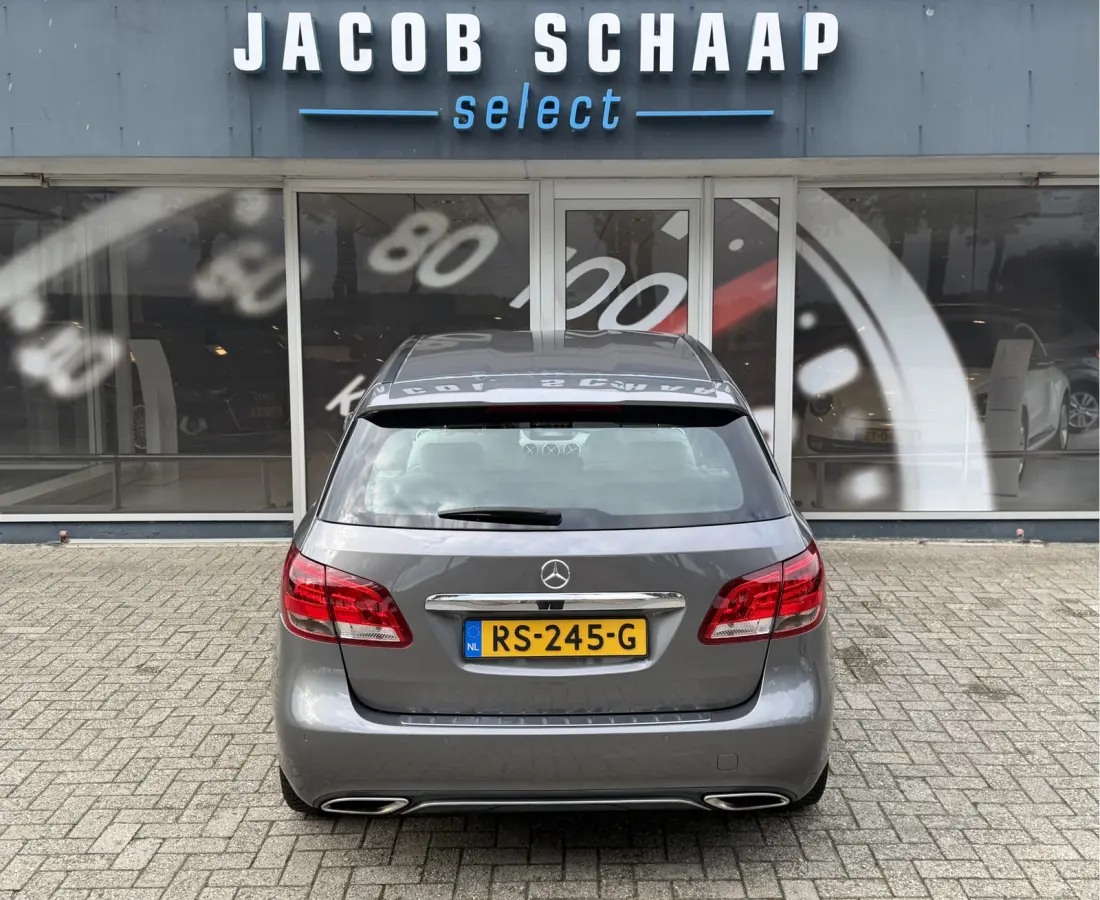 180 Ambition / Automaat / Sensoren V+A / Stoelverwarming /