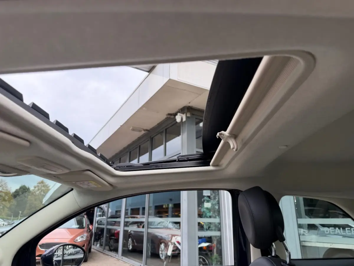 1.0 HYBRID DOLCEVITA AIRCO PANO NAVI PDC CARPLAY.