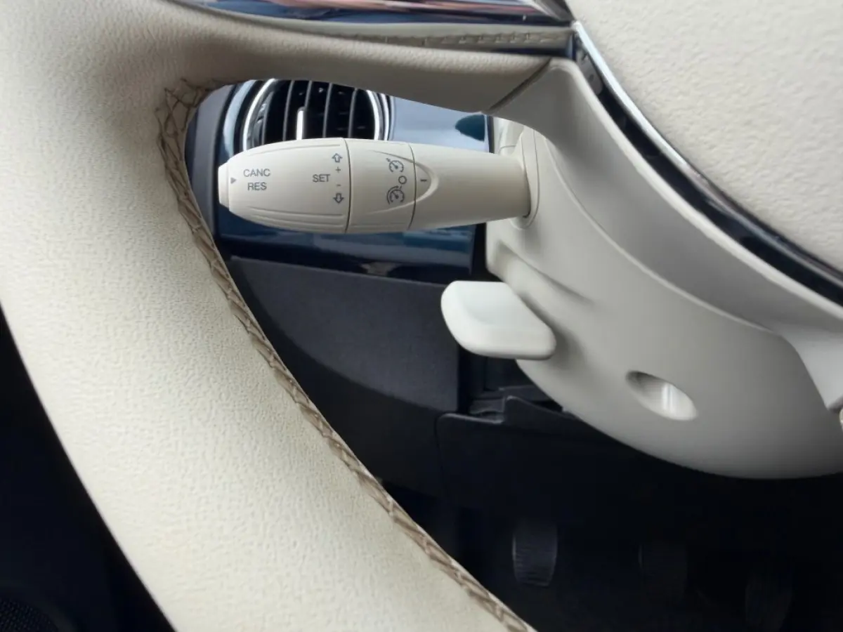 1.0 HYBRID DOLCEVITA AIRCO PANO NAVI PDC CARPLAY.