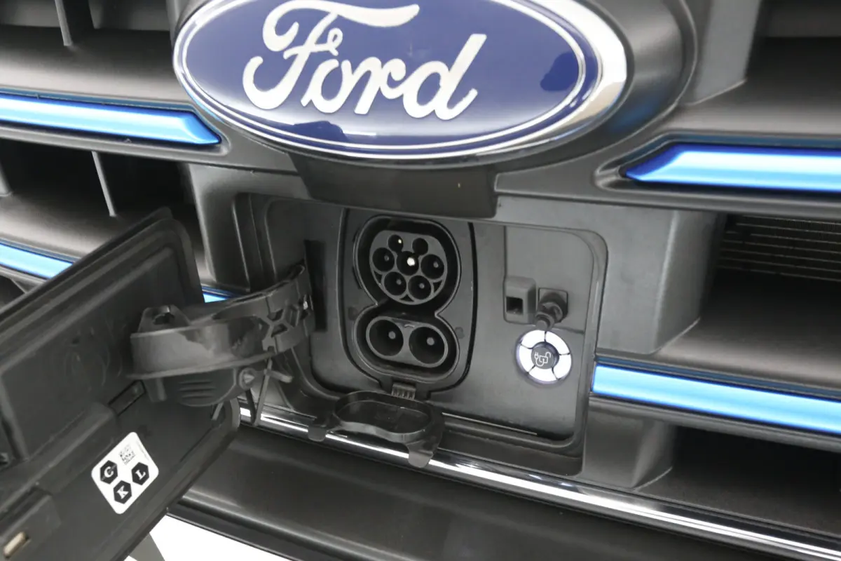 68 kWh L2H2 | Snelladen | SOH 97% | Clima | Camera | 3 Zits | Carplay | Cruise | Parkeersens.