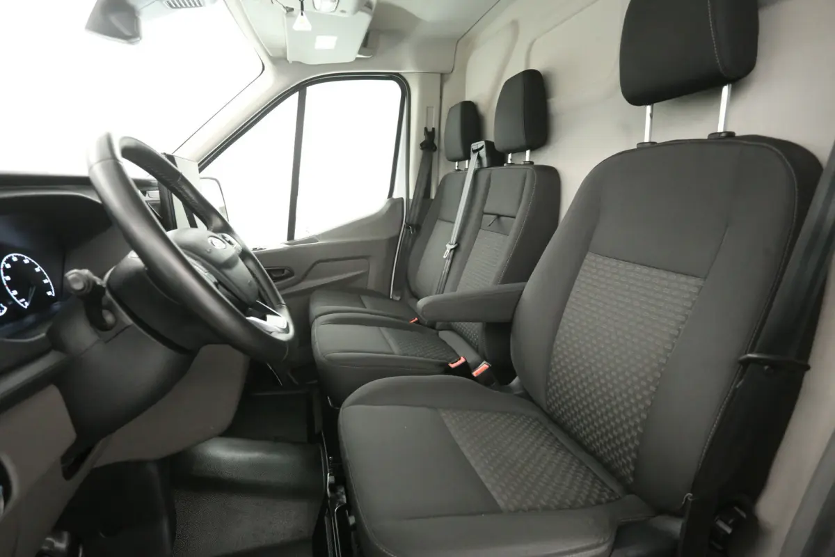 68 kWh L2H2 | Snelladen | SOH 97% | Clima | Camera | 3 Zits | Carplay | Cruise | Parkeersens.