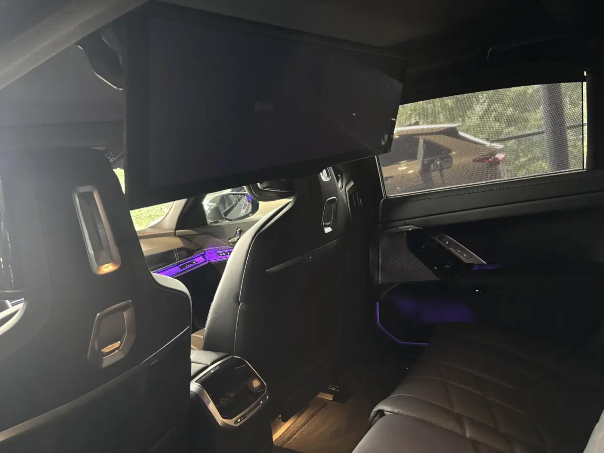 eDrive50 106 kWh | SOH 100 % | THEATER SCREEN | AUTOMATIC DOORS | CONNOISSER PACK | DRIVING ASSIST PROF | INTEGRAL ACTIVE STEERING | STOELMASSAGE | STOELVENTILATIE | SOFTCLOSE | SKYLOUNGE | 