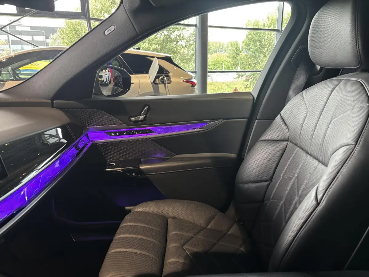 eDrive50 106 kWh | SOH 100 % | THEATER SCREEN | AUTOMATIC DOORS | CONNOISSER PACK | DRIVING ASSIST PROF | INTEGRAL ACTIVE STEERING | STOELMASSAGE | STOELVENTILATIE | SOFTCLOSE | SKYLOUNGE | 