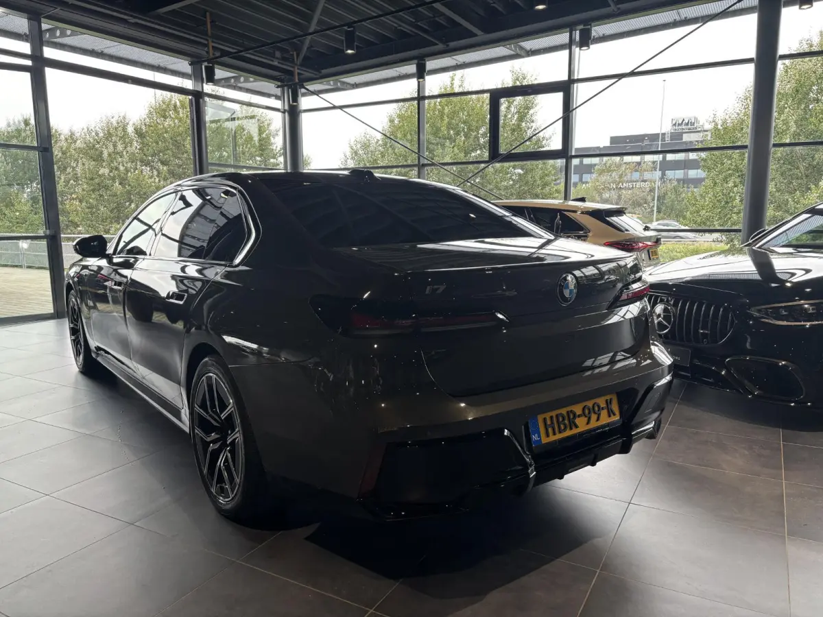 eDrive50 106 kWh | SOH 100 % | THEATER SCREEN | AUTOMATIC DOORS | CONNOISSER PACK | DRIVING ASSIST PROF | INTEGRAL ACTIVE STEERING | STOELMASSAGE | STOELVENTILATIE | SOFTCLOSE | SKYLOUNGE | 