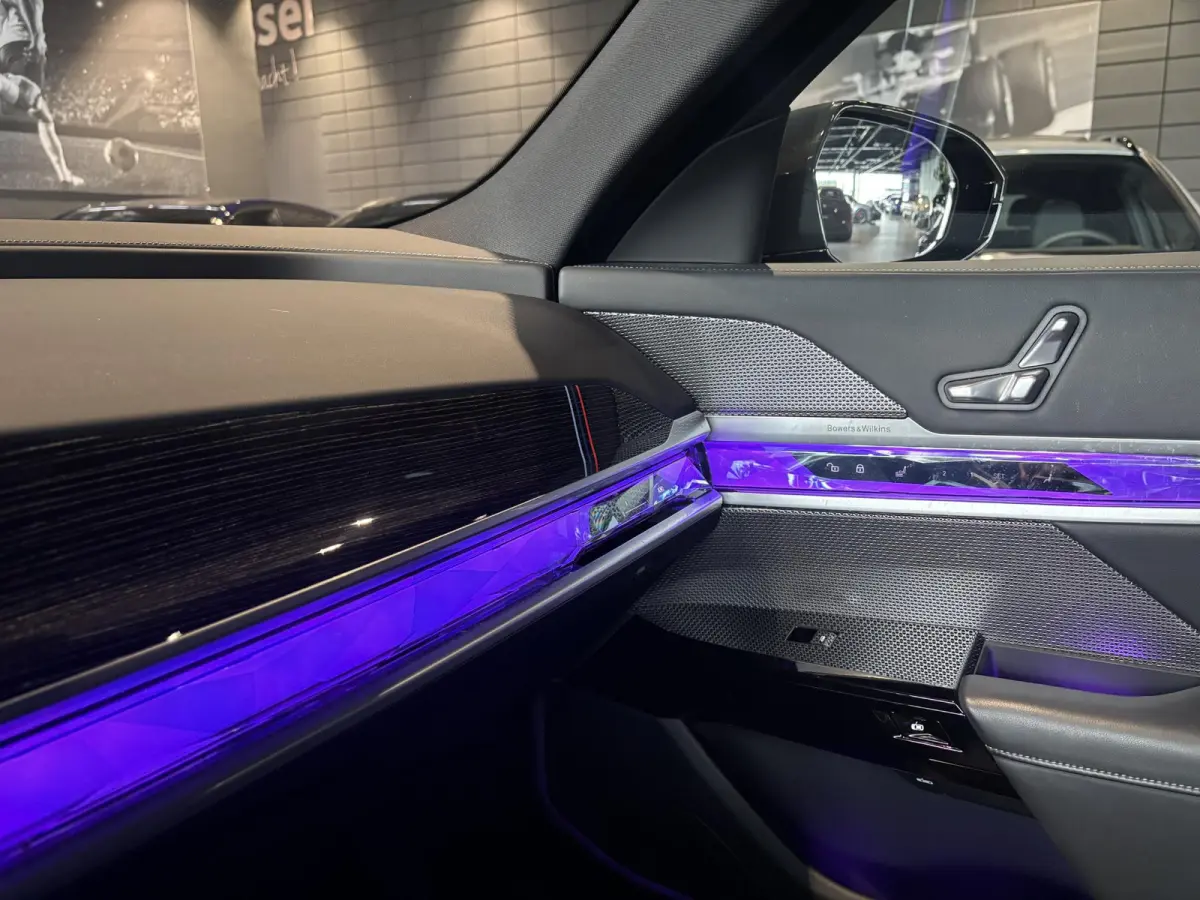 eDrive50 106 kWh | SOH 100 % | THEATER SCREEN | AUTOMATIC DOORS | CONNOISSER PACK | DRIVING ASSIST PROF | INTEGRAL ACTIVE STEERING | STOELMASSAGE | STOELVENTILATIE | SOFTCLOSE | SKYLOUNGE | 