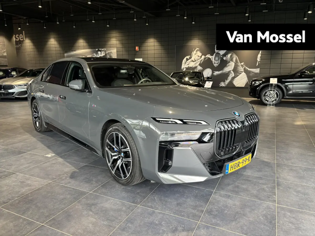 eDrive50 106 kWh | SOH 100 % | THEATER SCREEN | AUTOMATIC DOORS | CONNOISSER PACK | DRIVING ASSIST PROF | INTEGRAL ACTIVE STEERING | STOELMASSAGE | STOELVENTILATIE | SOFTCLOSE | SKYLOUNGE | 
