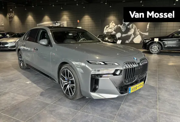 eDrive50 106 kWh | SOH 100 % | THEATER SCREEN | AUTOMATIC DOORS | CONNOISSER PACK | DRIVING ASSIST PROF | INTEGRAL ACTIVE STEERING | STOELMASSAGE | STOELVENTILATIE | SOFTCLOSE | SKYLOUNGE | 
