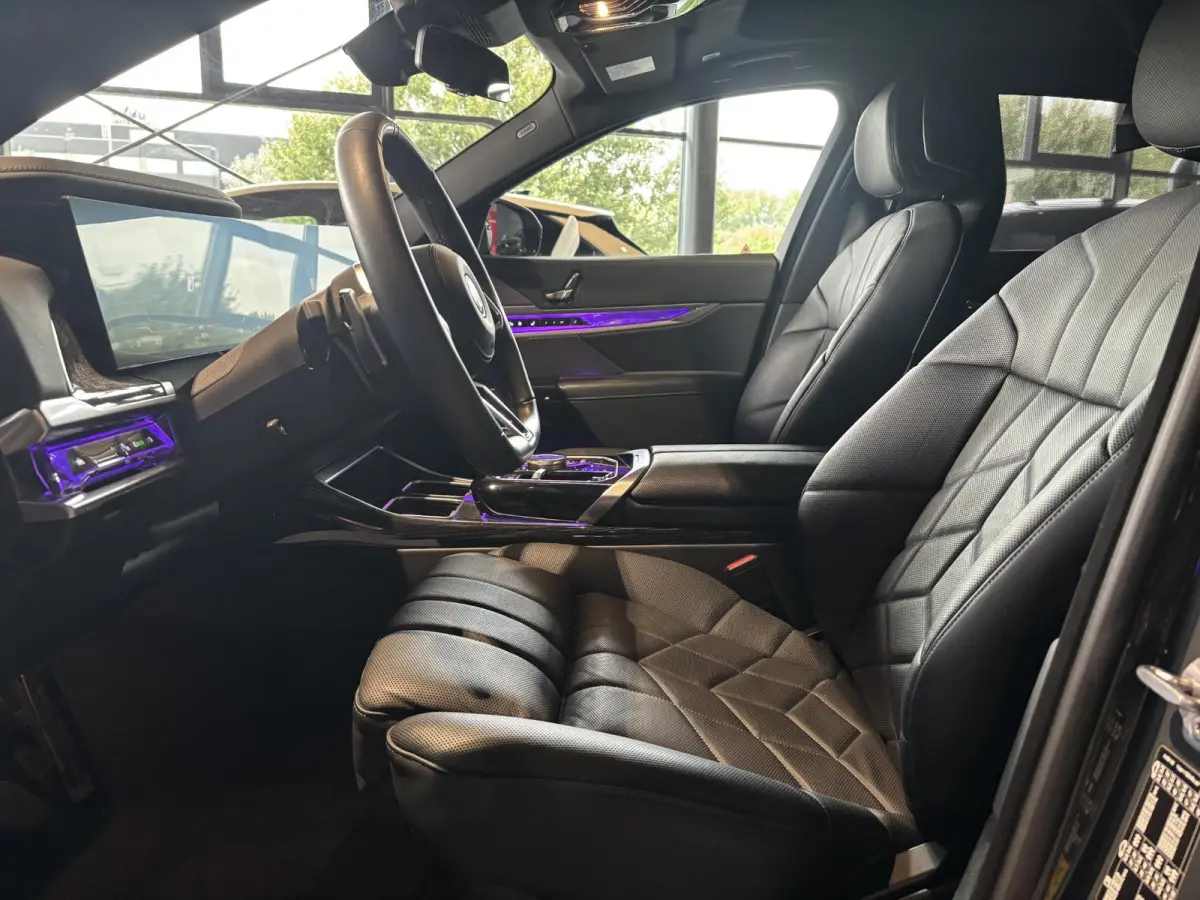 eDrive50 106 kWh | SOH 100 % | THEATER SCREEN | AUTOMATIC DOORS | CONNOISSER PACK | DRIVING ASSIST PROF | INTEGRAL ACTIVE STEERING | STOELMASSAGE | STOELVENTILATIE | SOFTCLOSE | SKYLOUNGE | 