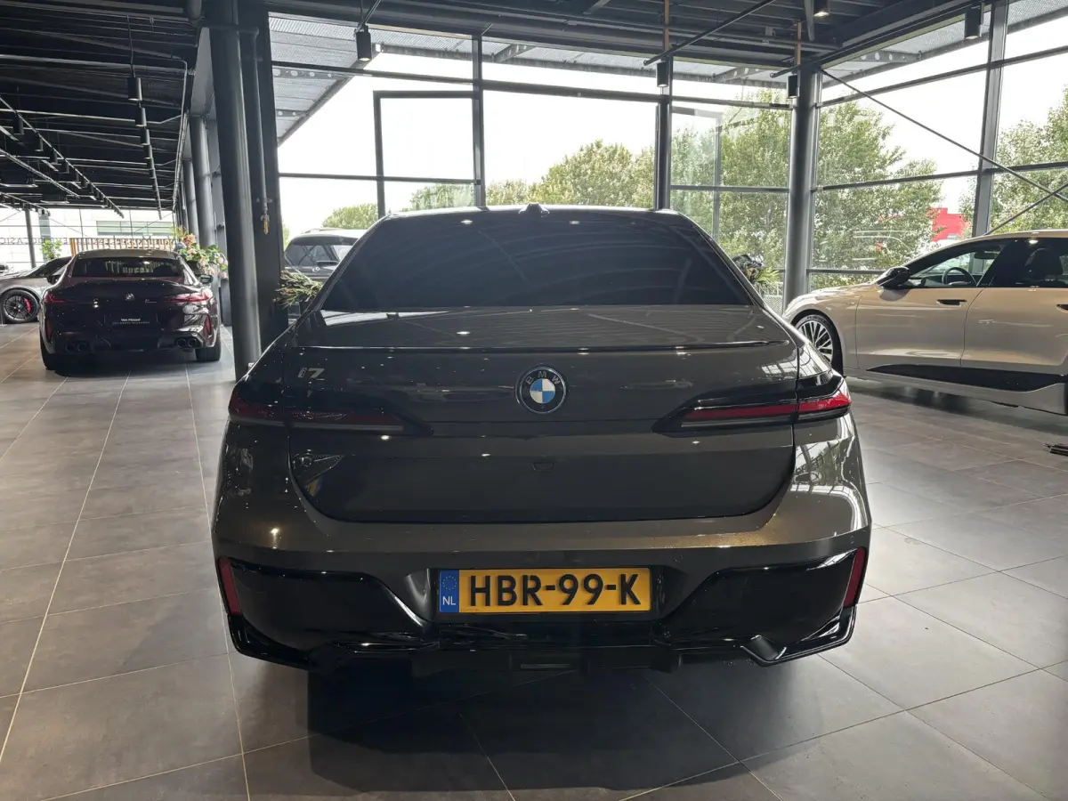 eDrive50 106 kWh | SOH 100 % | THEATER SCREEN | AUTOMATIC DOORS | CONNOISSER PACK | DRIVING ASSIST PROF | INTEGRAL ACTIVE STEERING | STOELMASSAGE | STOELVENTILATIE | SOFTCLOSE | SKYLOUNGE | 