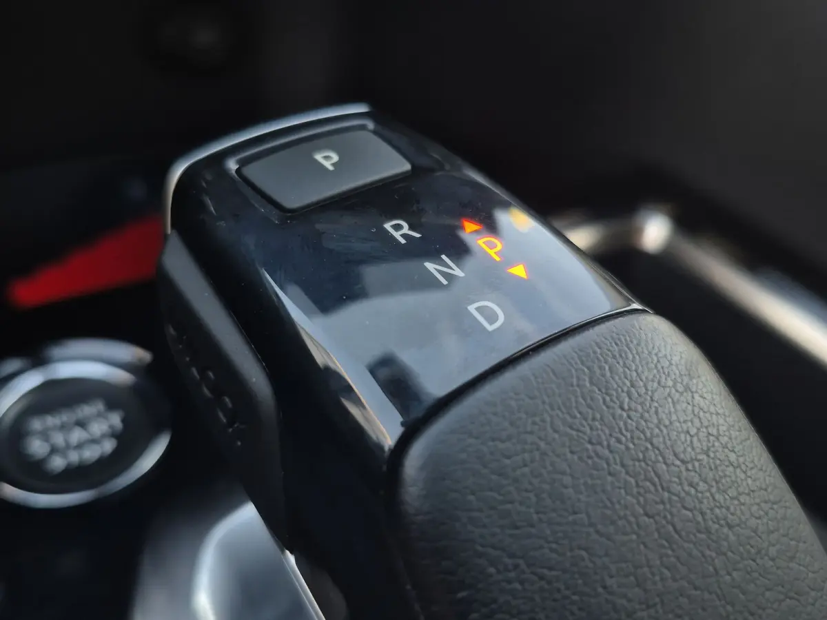 1.2 PureTech Allure Pack Business 7 persoons | Camera voor + Achter | Keyless | LED | Parkeersensoren | Full map navigatie | Carplay/android auto |