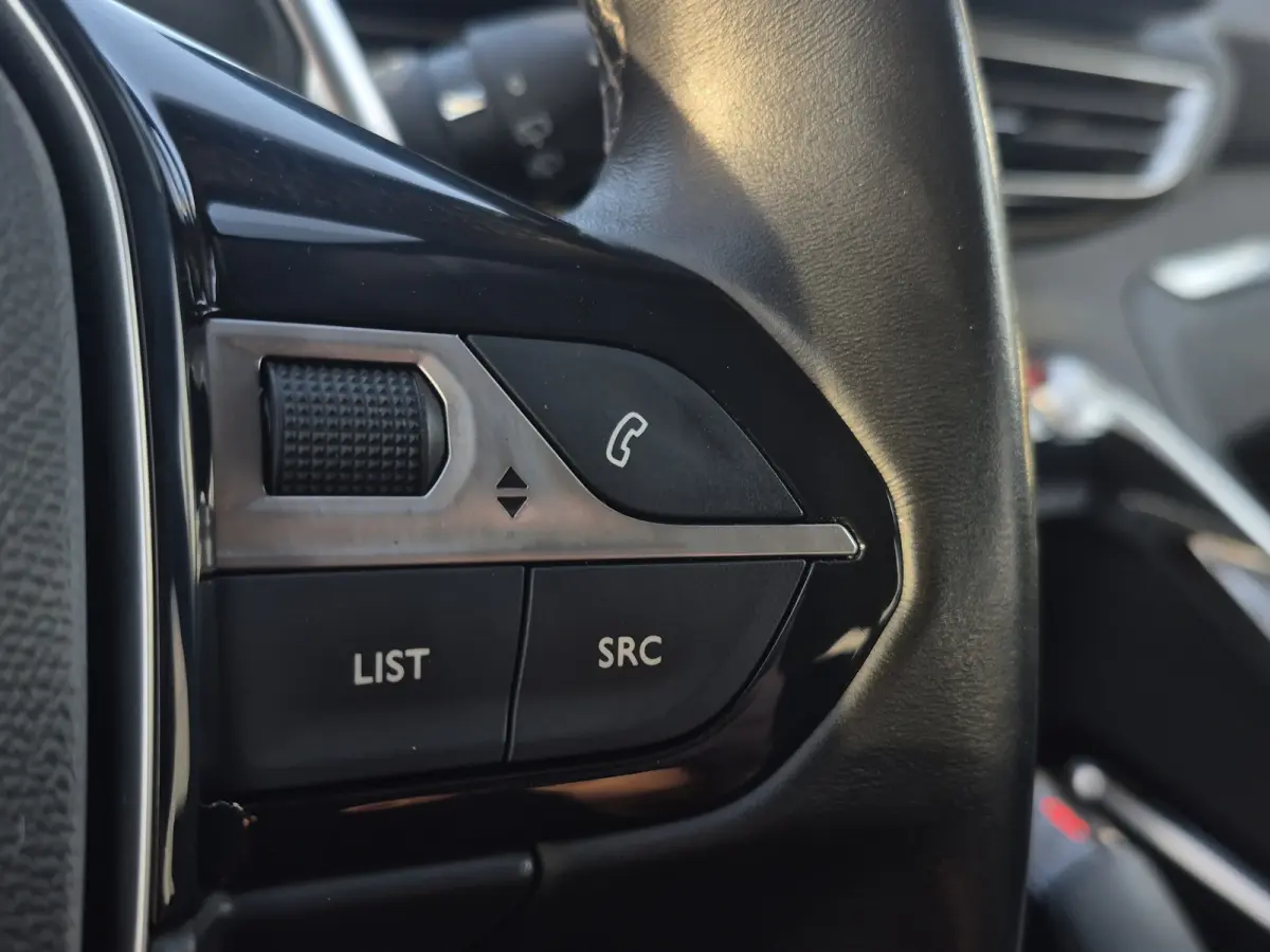 1.2 PureTech Allure Pack Business 7 persoons | Camera voor + Achter | Keyless | LED | Parkeersensoren | Full map navigatie | Carplay/android auto |