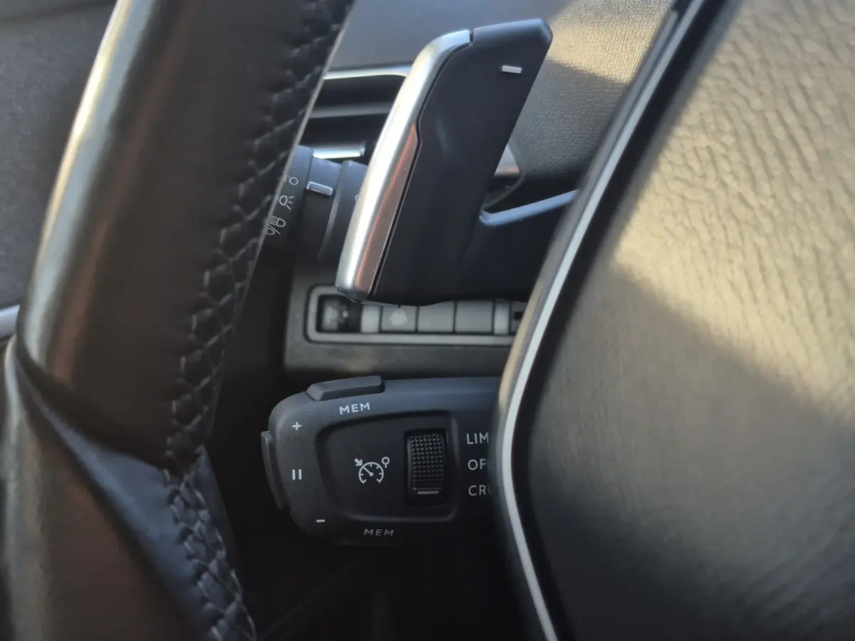 1.2 PureTech Allure Pack Business 7 persoons | Camera voor + Achter | Keyless | LED | Parkeersensoren | Full map navigatie | Carplay/android auto |