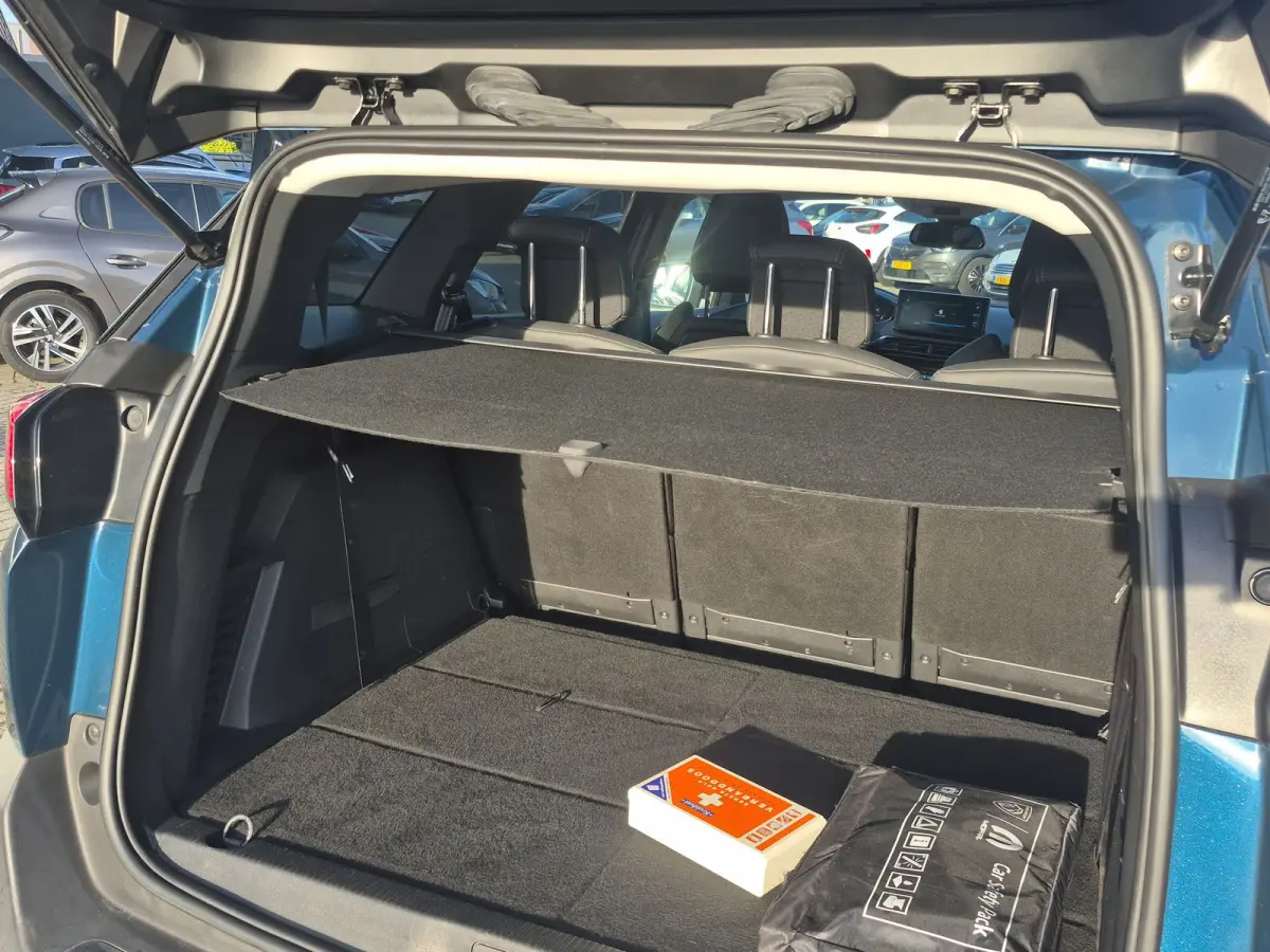 1.2 PureTech Allure Pack Business 7 persoons | Camera voor + Achter | Keyless | LED | Parkeersensoren | Full map navigatie | Carplay/android auto |