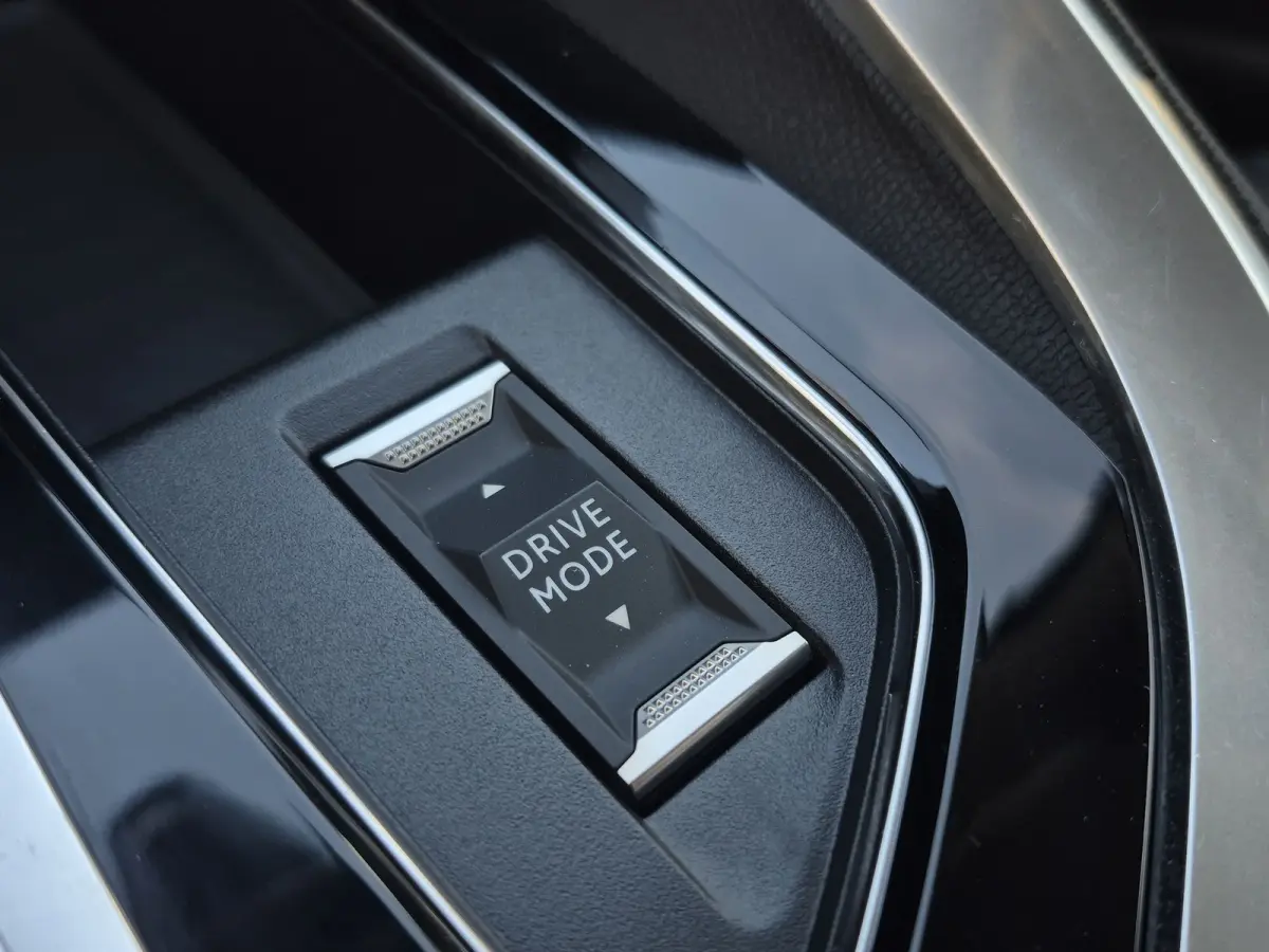 1.2 PureTech Allure Pack Business 7 persoons | Camera voor + Achter | Keyless | LED | Parkeersensoren | Full map navigatie | Carplay/android auto |