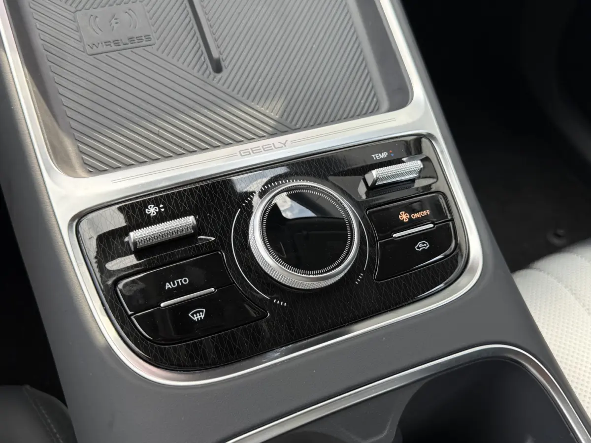 1.5 Max+ PHEV | Long Range | 8 jaar garantie | Geely Specialist | Pano