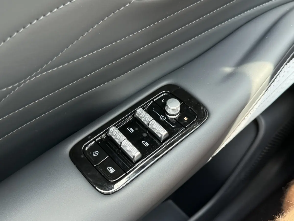 1.5 Max+ PHEV | Long Range | 8 jaar garantie | Geely Specialist | Pano