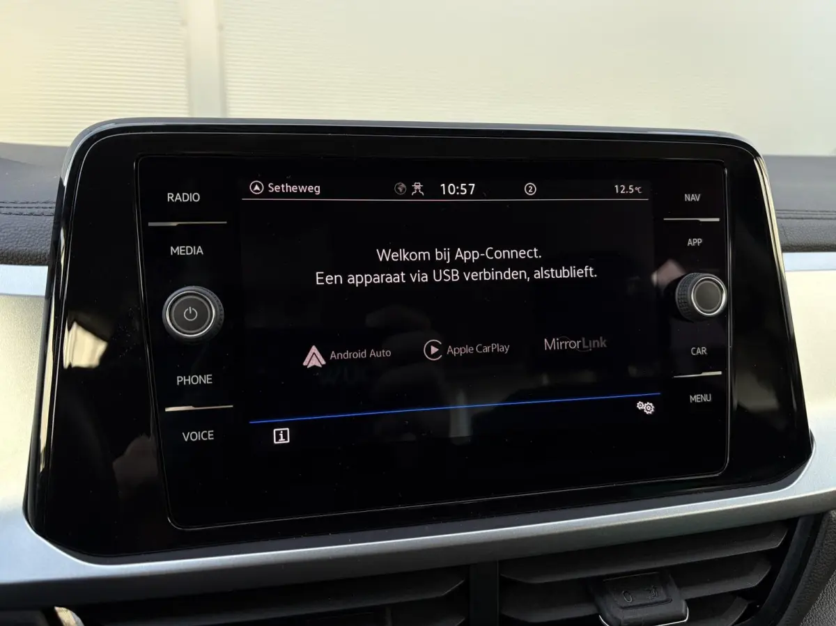 1.0 TSI 110pk Life | Navigatie | App Connect | ECC