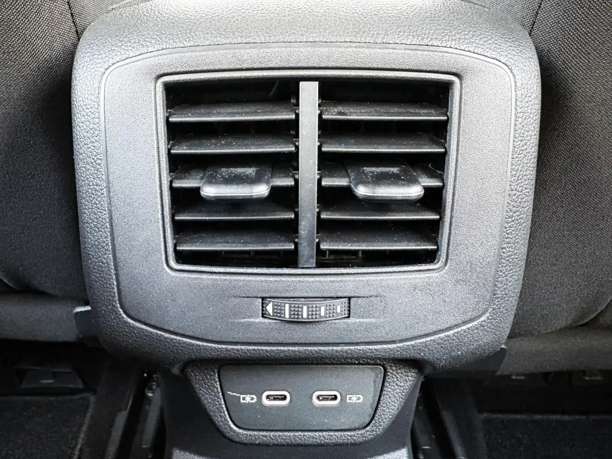 1.0 TSI 110pk Life | Navigatie | App Connect | ECC