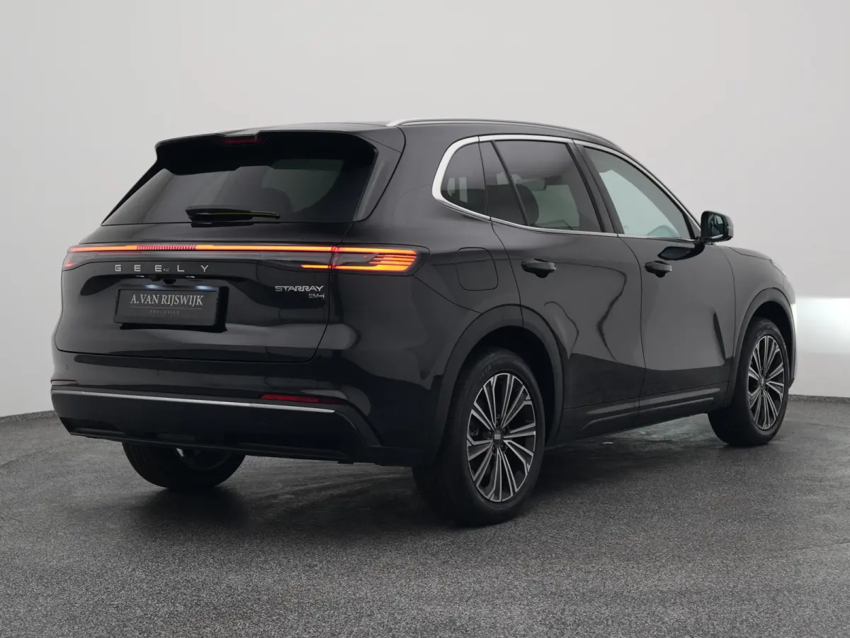 NEW | 1.5 Max+ | 18x BESCHIKBAAR | 136 KM ELEKTRISCH | PANO | HUD | ADAPTIVE | STOEL- EN STUURVERW. + VENT. + MASSAGE