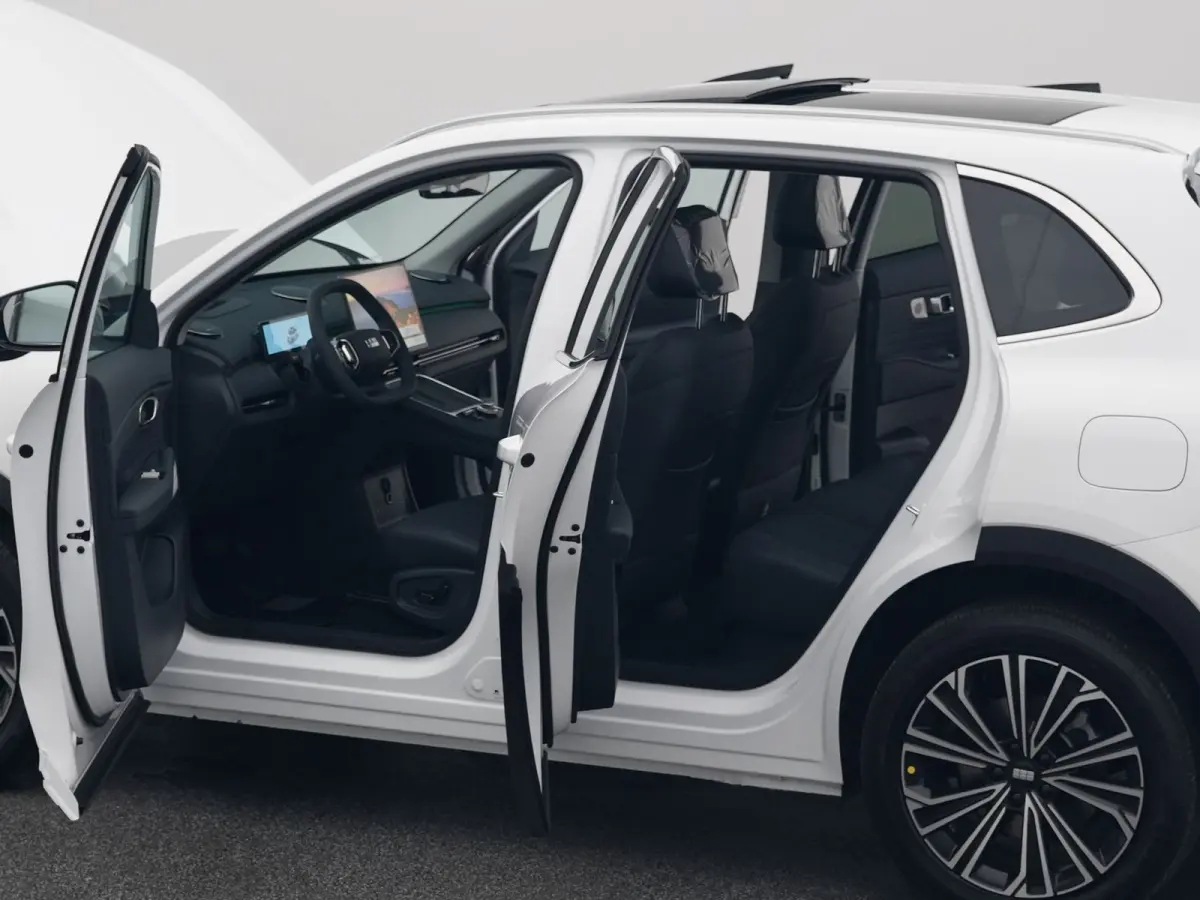 NEW | 1.5 Max+ | 18x BESCHIKBAAR | 136 KM ELEKTRISCH | PANO | HUD | ADAPTIVE | STOEL- EN STUURVERW. + VENT. + MASSAGE
