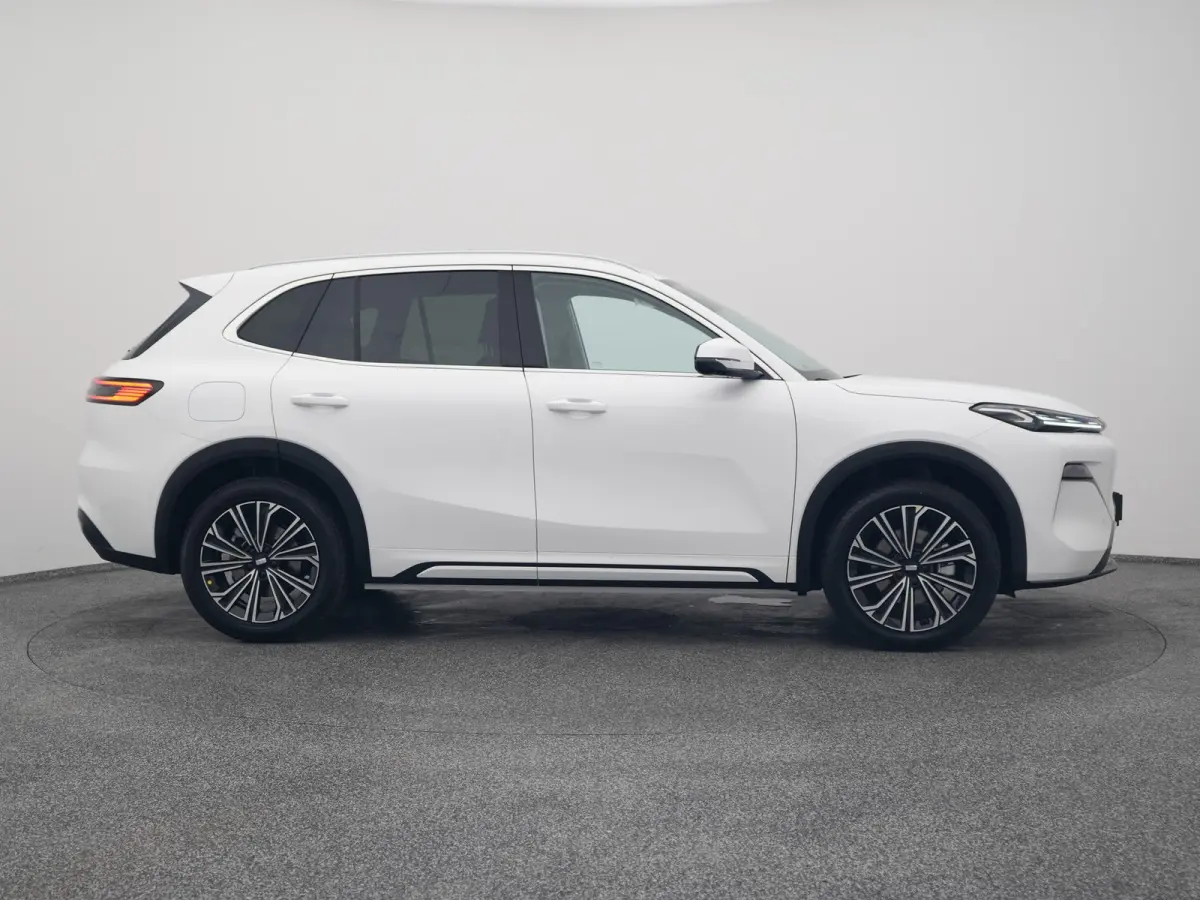 NEW | 1.5 Max+ | 18x BESCHIKBAAR | 136 KM ELEKTRISCH | PANO | HUD | ADAPTIVE | STOEL- EN STUURVERW. + VENT. + MASSAGE
