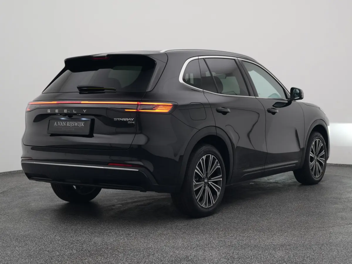 NEW | 1.5 Max+ | 18x BESCHIKBAAR | 136 KM ELEKTRISCH | PANO | HUD | ADAPTIVE | STOEL- EN STUURVERW. + VENT. + MASSAGE