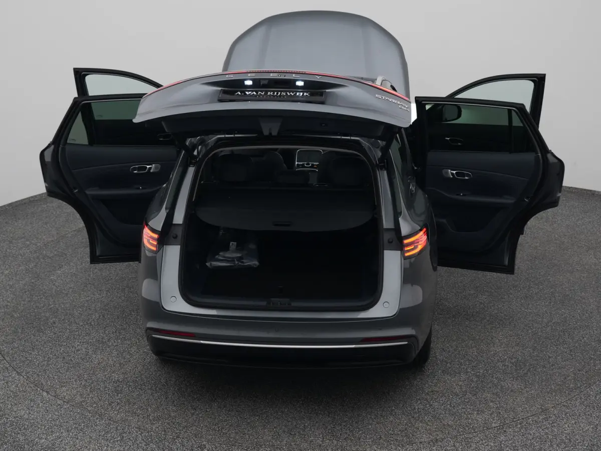 NEW | 1.5 Max+ | 18x BESCHIKBAAR | 136 KM ELEKTRISCH | PANO | HUD | ADAPTIVE | STOEL- EN STUURVERW. + VENT. + MASSAGE