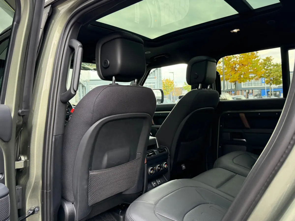 P400e 110 X | Satin PPF | El. trekhaak | Koelbox | 22" | Pano | Cold Climate | Head-Up | 4-Zone Climate