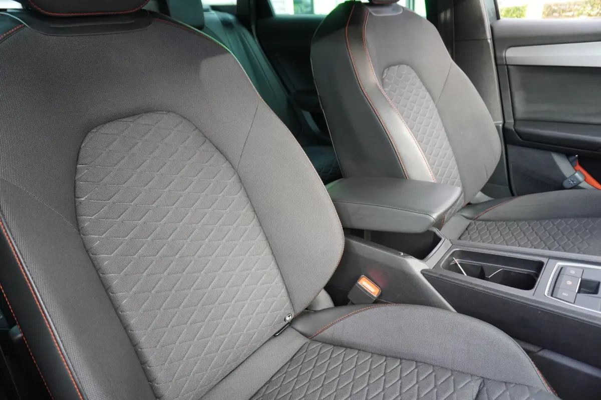 1.0 eTSI 110pk DSG FR Business Intense | Adaptive Cruise | Achteruitrijcamera | Navigatie | Fulllink