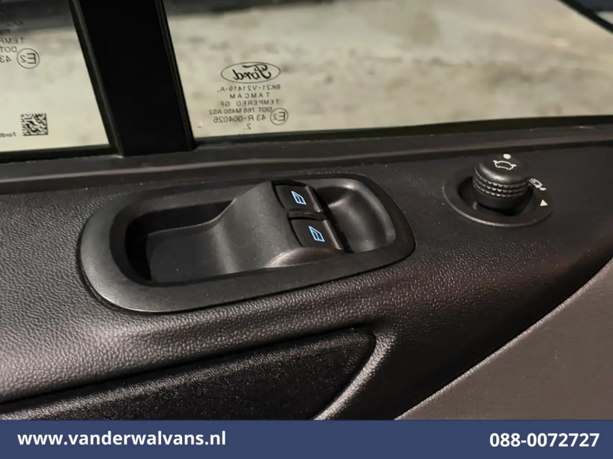2.0 TDCI L2H1 Euro6 Airco | Camera | Navigatie | LED | Apple Carplay | Bijrijdersbank Cruisecontrol, Stoelverwarming, Verwarmde Voorruit, Parkeersensoren, 2670kg laadvermogen
