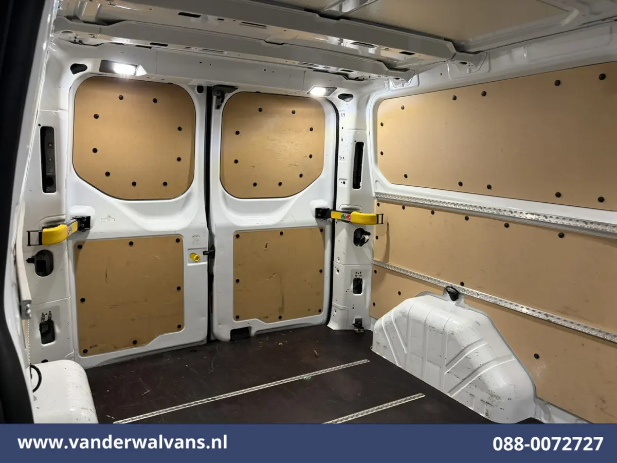 2.0 TDCI L2H1 Euro6 Airco | Camera | Navigatie | LED | Apple Carplay | Bijrijdersbank Cruisecontrol, Stoelverwarming, Verwarmde Voorruit, Parkeersensoren, 2670kg laadvermogen