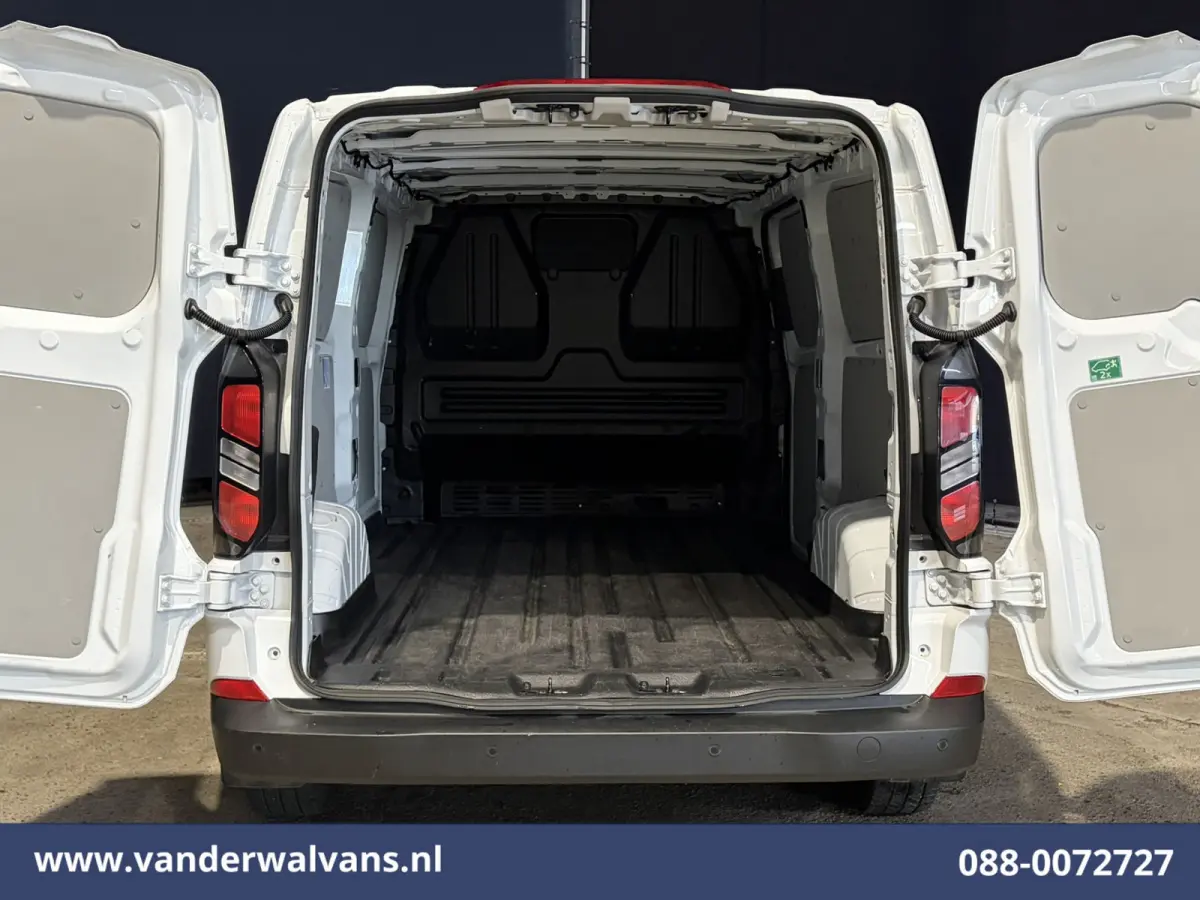 2.0 TDCI 136pk L2H1 Euro6 Airco | Camera | LED | Apple Carplay | Cruisecontrol Android Auto, Verwarmde Voorruit, Parkeersensoren, Bijrijdersbank, 2740kg laadvermogen