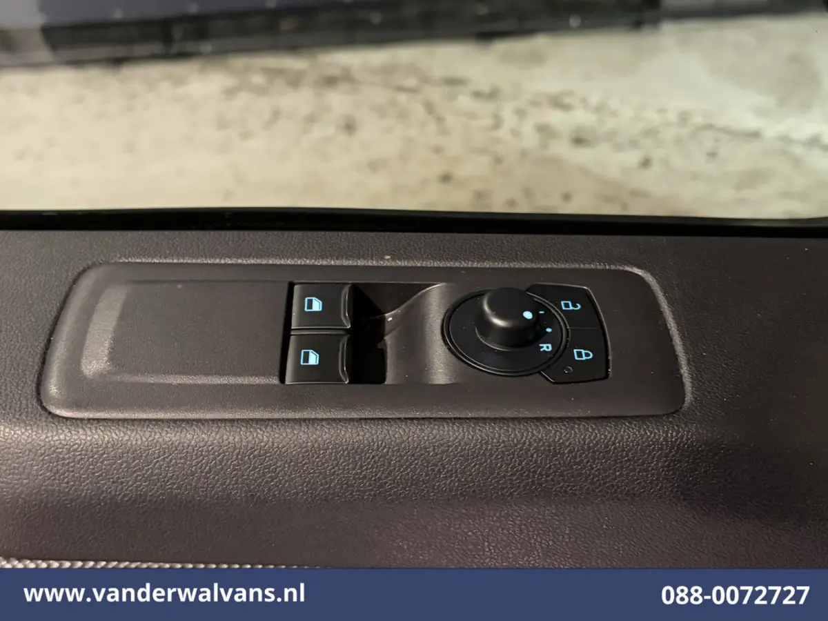 2.0 TDCI 136pk L2H1 Euro6 Airco | Camera | LED | Apple Carplay | Cruisecontrol Android Auto, Verwarmde Voorruit, Parkeersensoren, Bijrijdersbank, 2740kg laadvermogen