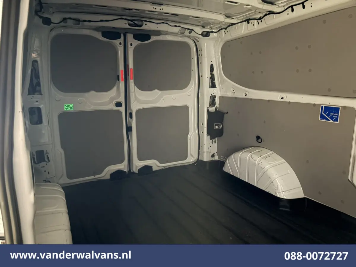 2.0 TDCI 136pk L2H1 Euro6 Airco | Camera | LED | Apple Carplay | Cruisecontrol Android Auto, Verwarmde Voorruit, Parkeersensoren, Bijrijdersbank, 2740kg laadvermogen
